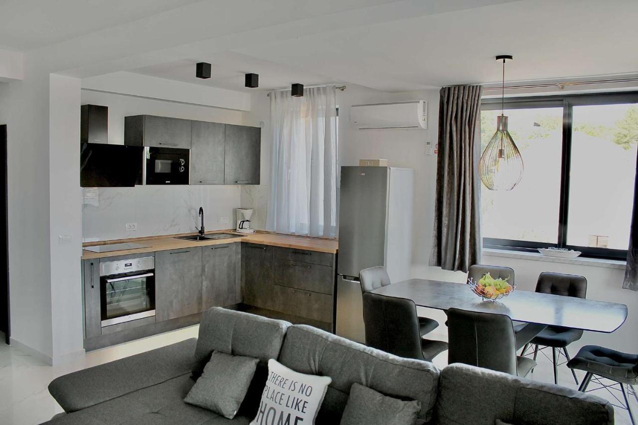 Apartments Marebella ลุมบาร์ดา ภายนอก รูปภาพ