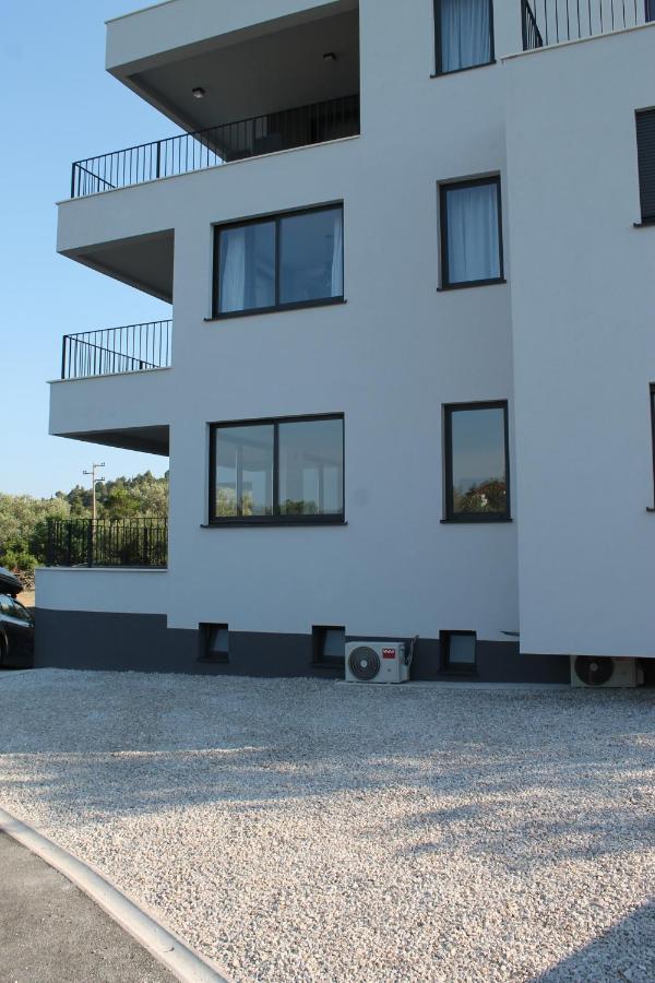 Apartments Marebella ลุมบาร์ดา ภายนอก รูปภาพ