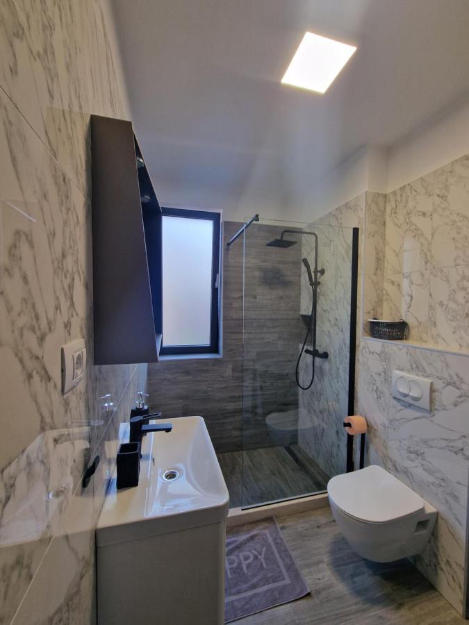 Apartments Marebella ลุมบาร์ดา ภายนอก รูปภาพ