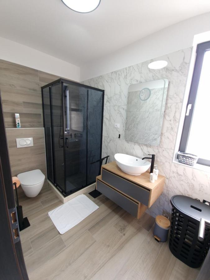 Apartments Marebella ลุมบาร์ดา ภายนอก รูปภาพ